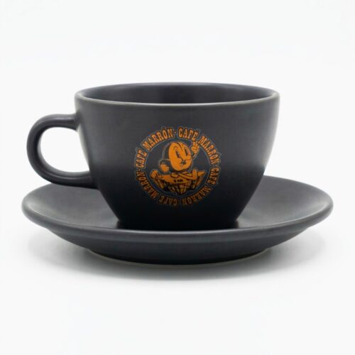 Taza negra con plato